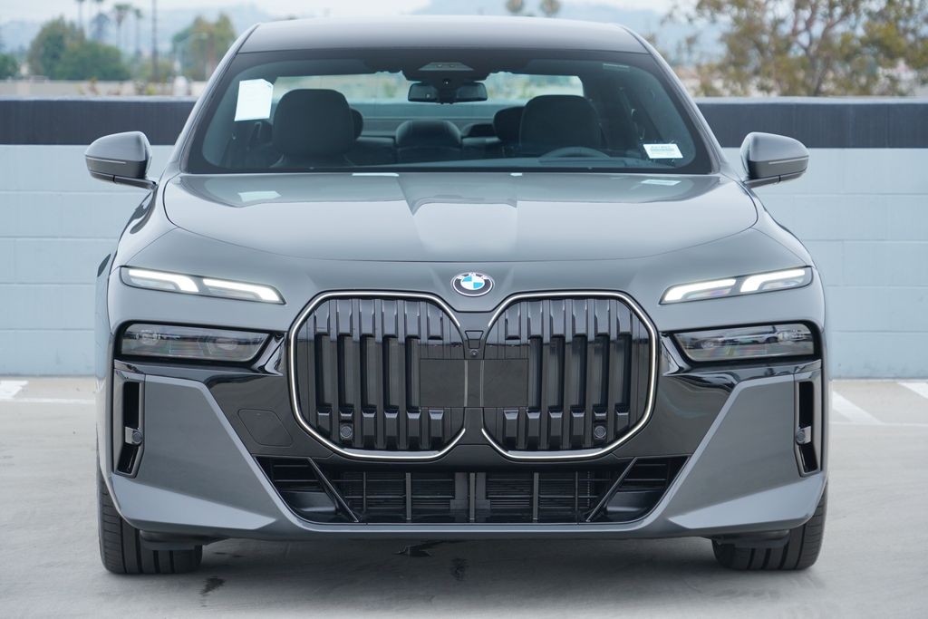 Thumbnail: 2026 BMW 7 Series - 2