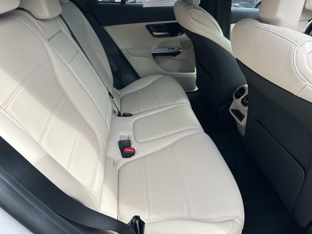 Thumbnail: 2023 Mercedes-Benz GLC - 23