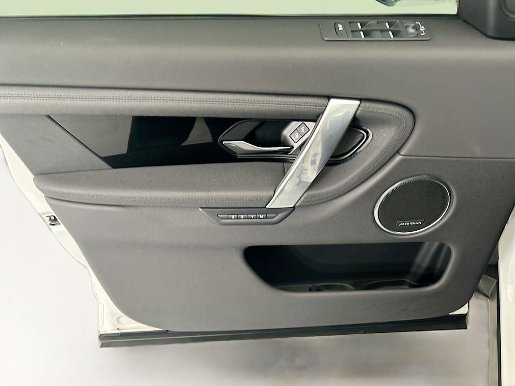 Thumbnail: 2025 Land Rover Discovery Sport - 23