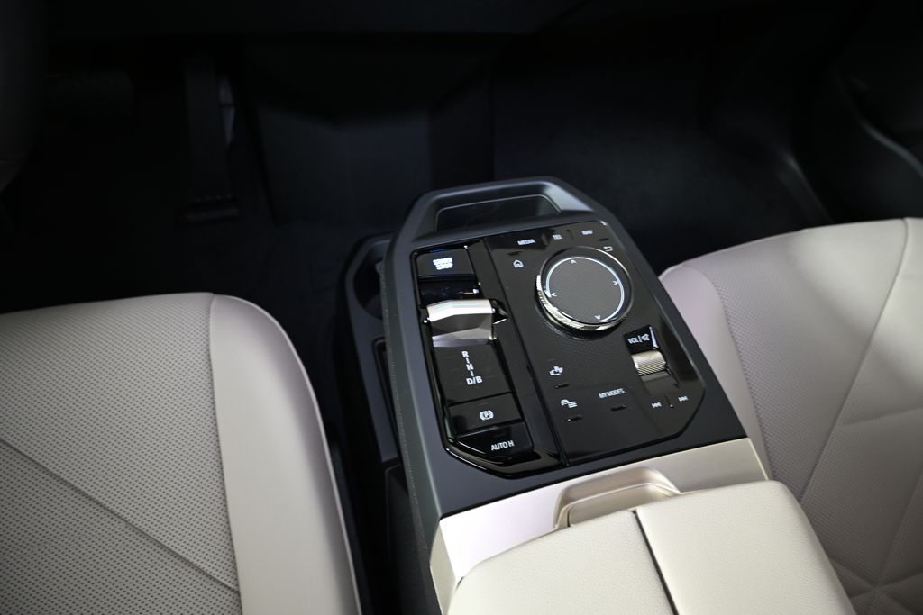 Thumbnail: 2026 BMW iX - 19