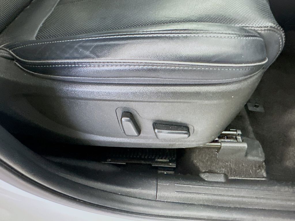 HyundaiSanta Fe24