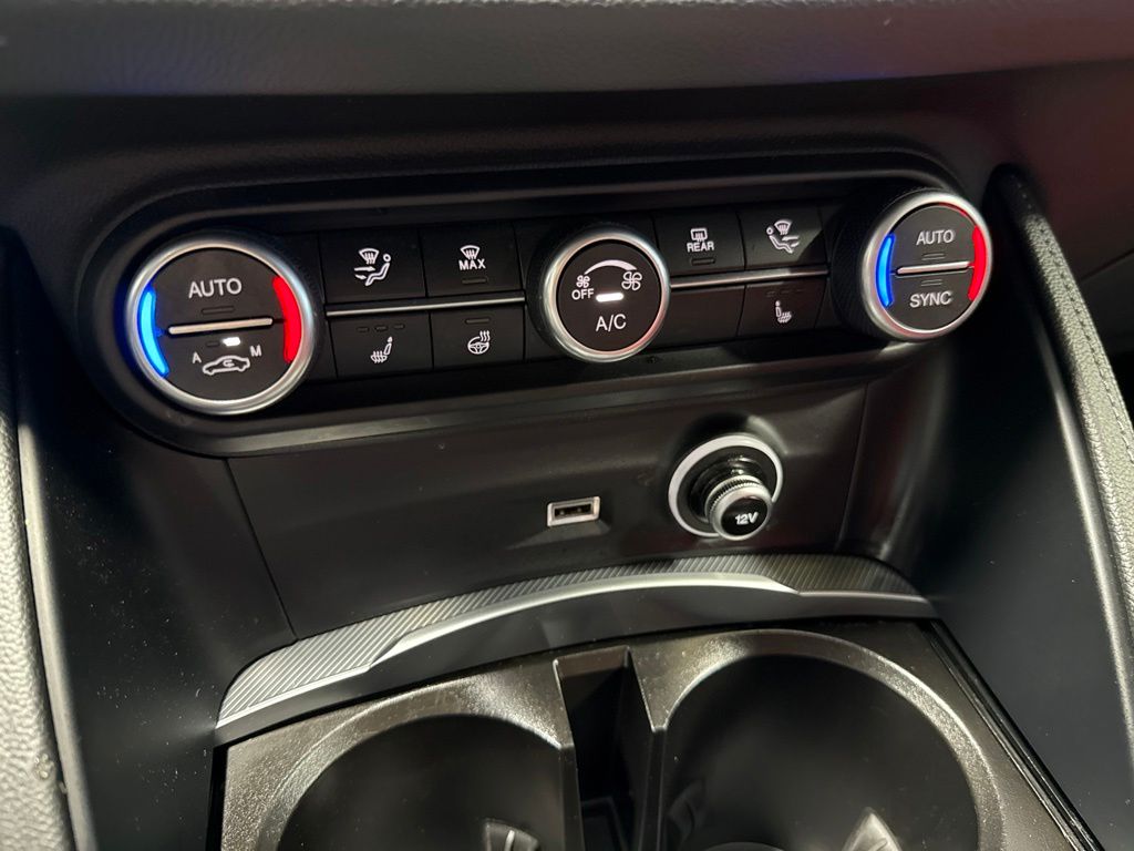 Used 2024 White Alfa Romeo Veloce image 27