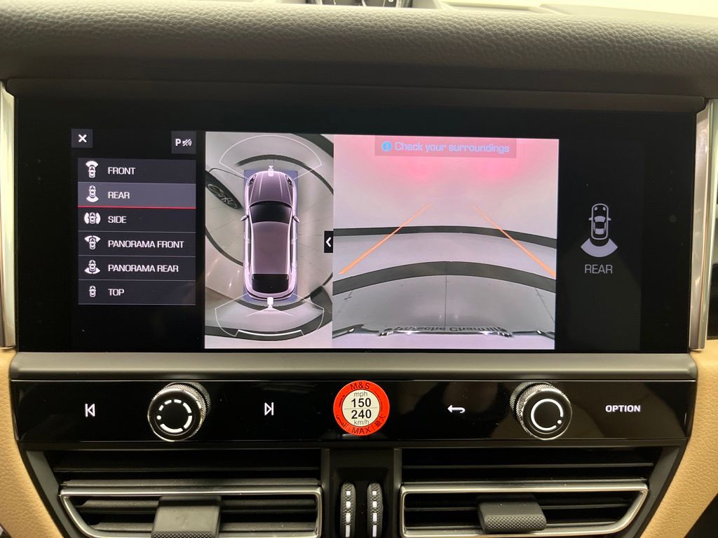 Thumbnail: 2026 Porsche Macan - 18