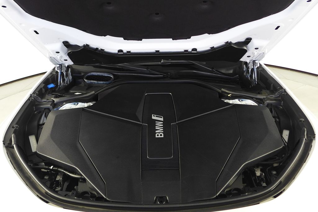 Thumbnail: 2023 BMW i7 - 6