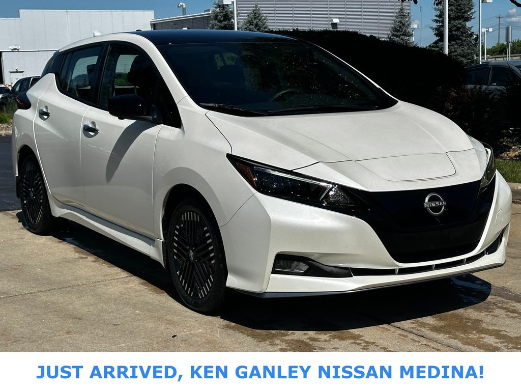 Super Black/Pearl White 2024 Nissan LEAF SV Plus FWD Hatchback Front-Wheel Drive Automatic