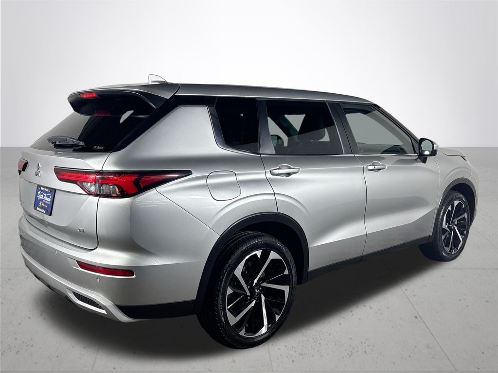 2023 Mitsubishi Outlander SE