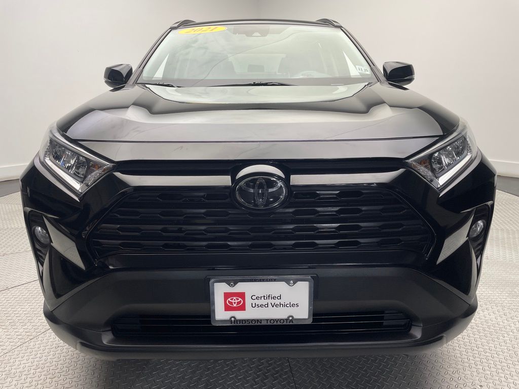 2021 Toyota RAV4 XLE 2