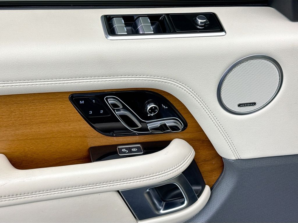 Thumbnail: 2020 Land Rover Range Rover - 23