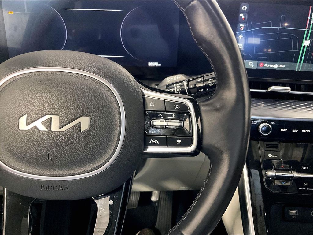 2023 Kia Carnival — photo 24