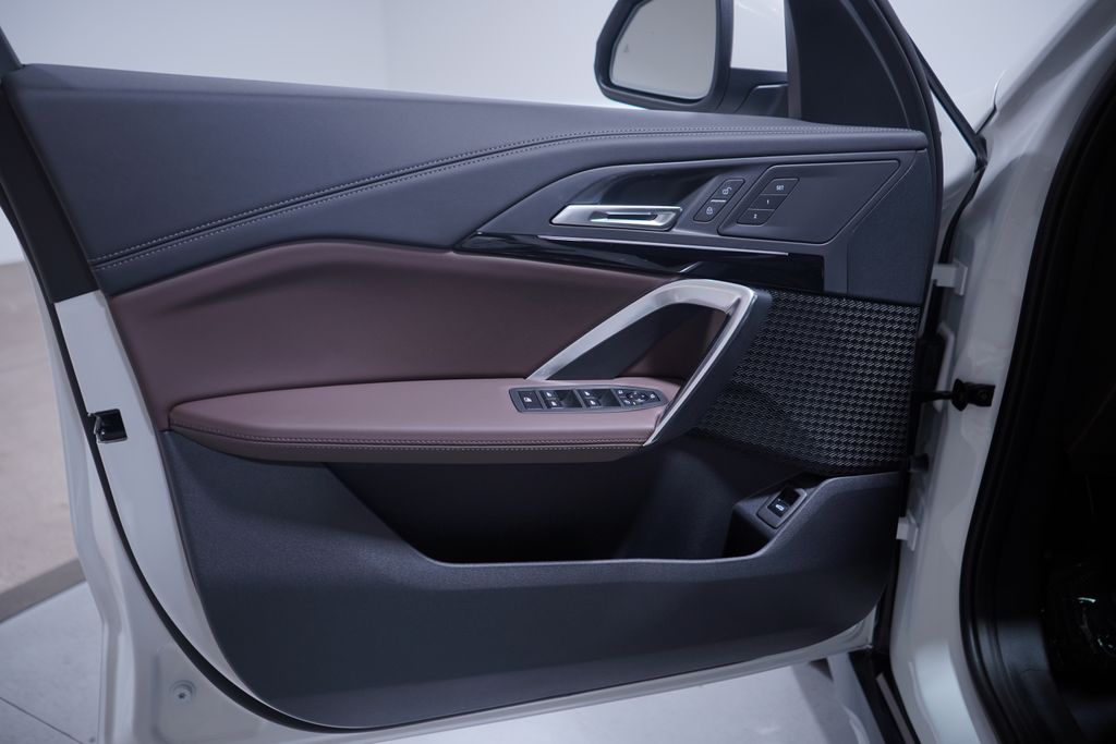 Thumbnail: 2025 BMW X1 - 10