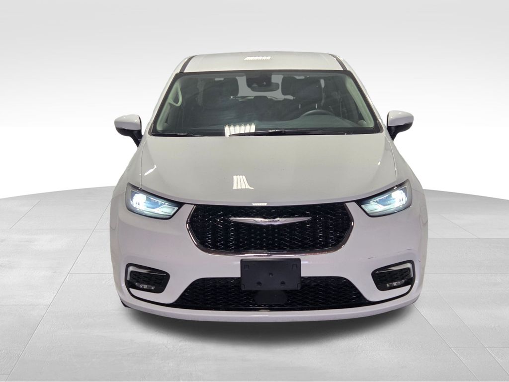 2023 Chrysler Pacifica Touring L photo