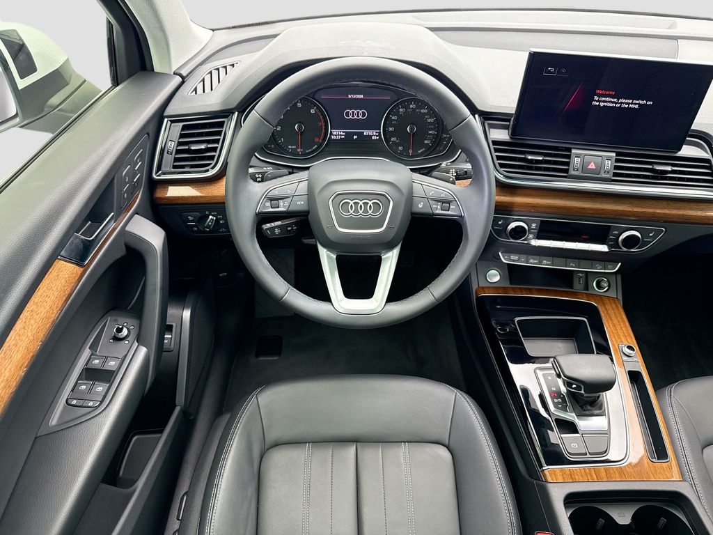 Thumbnail: 2023 Audi Q5 - 10