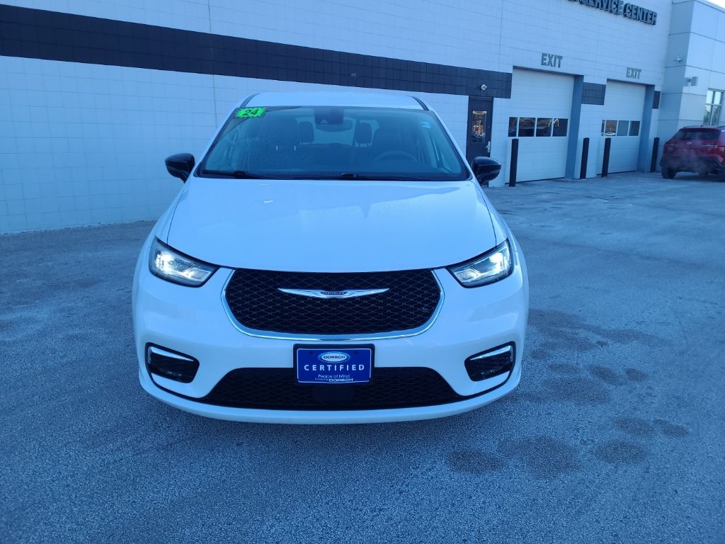 used 2024 Chrysler Pacifica car, priced at $29,988