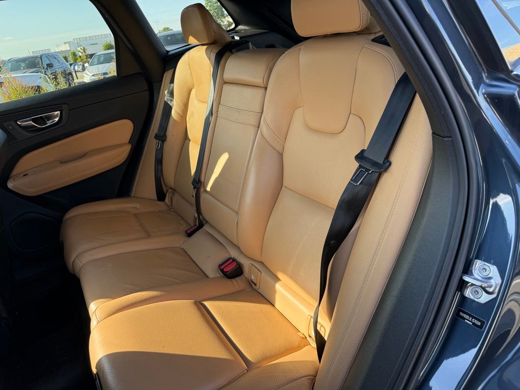 Thumbnail: 2020 Volvo XC60 - 10