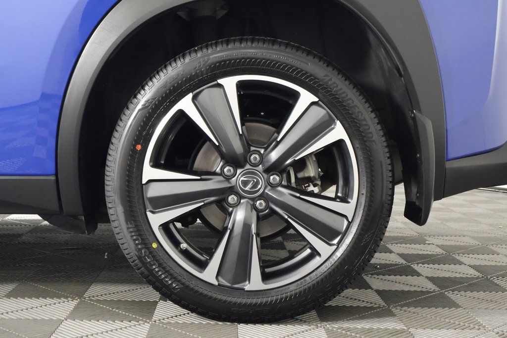 Thumbnail: 2023 Lexus UX - 16