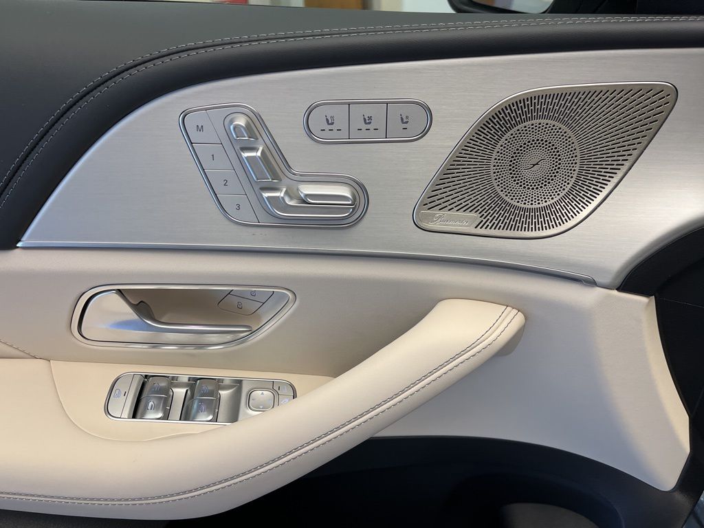 Thumbnail: 2026 Mercedes-Benz GLE - 12