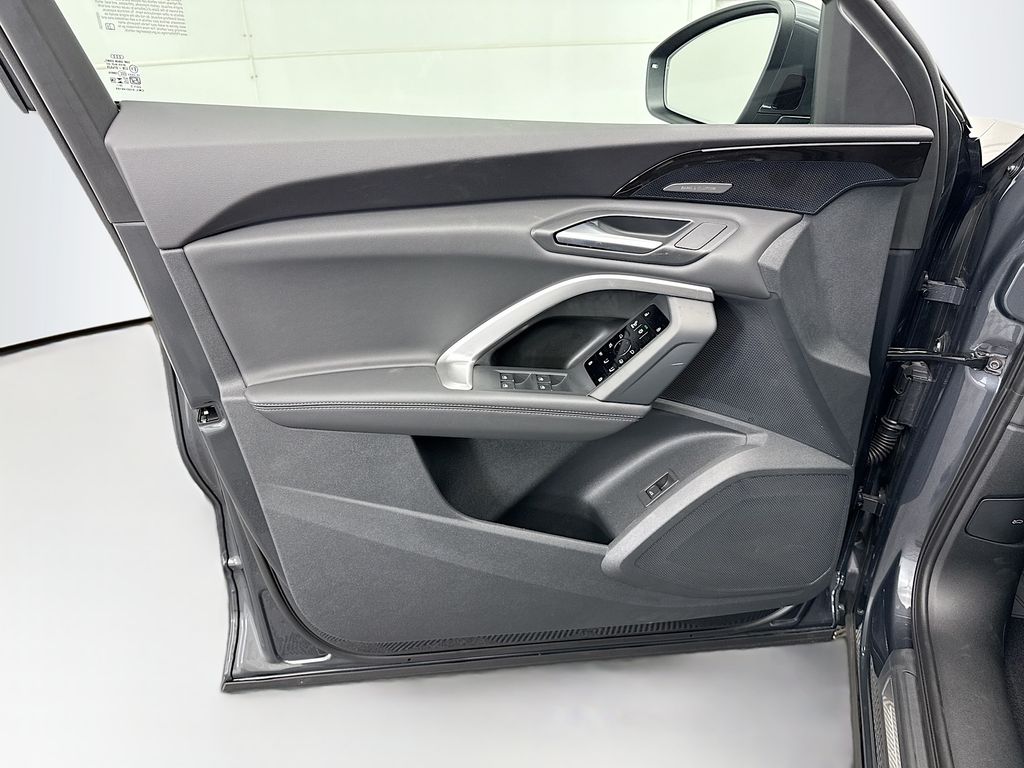 Thumbnail: 2025 Audi Q5 - 23