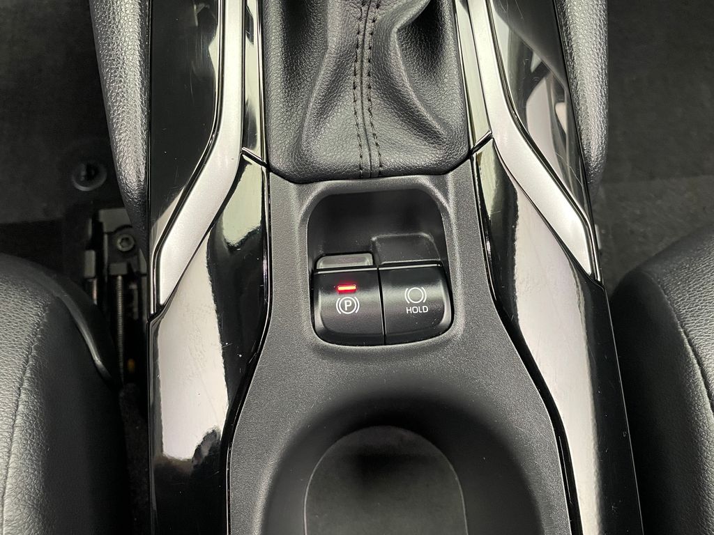 2023 Toyota Corolla Cross XLE 31