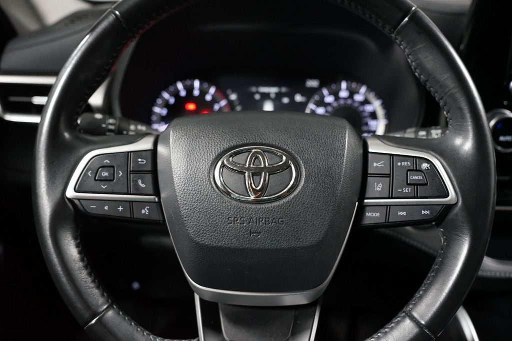 Thumbnail: 2023 Toyota Highlander - 12