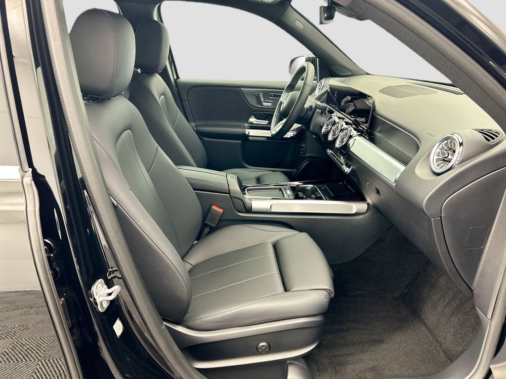 Thumbnail: 2025 Mercedes-Benz GLB - 18