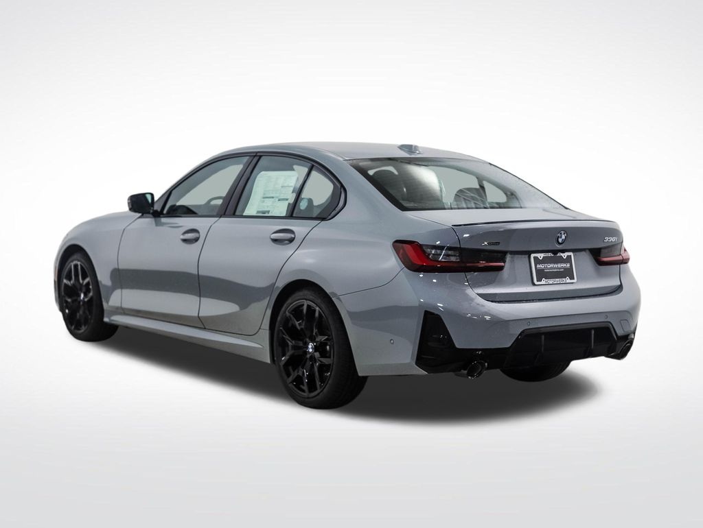 Thumbnail: 2026 BMW 3 Series - 3