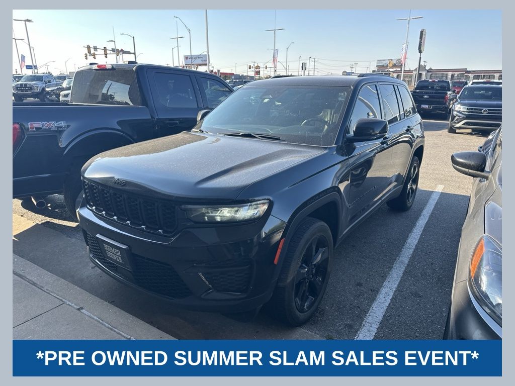 Diamond Black Crystal Pearlcoat 2022 Jeep Grand Cherokee SUV / Crossover Four-Wheel Drive 8-Speed Automatic