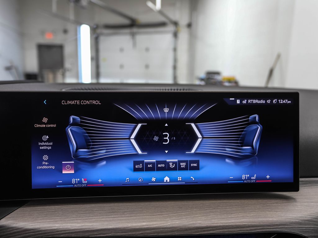 Thumbnail: 2026 BMW i4 - 19