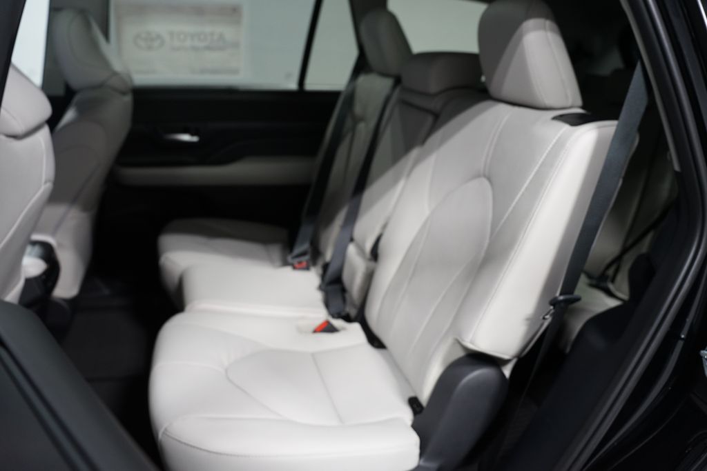 Thumbnail: 2026 Toyota Grand Highlander - 30