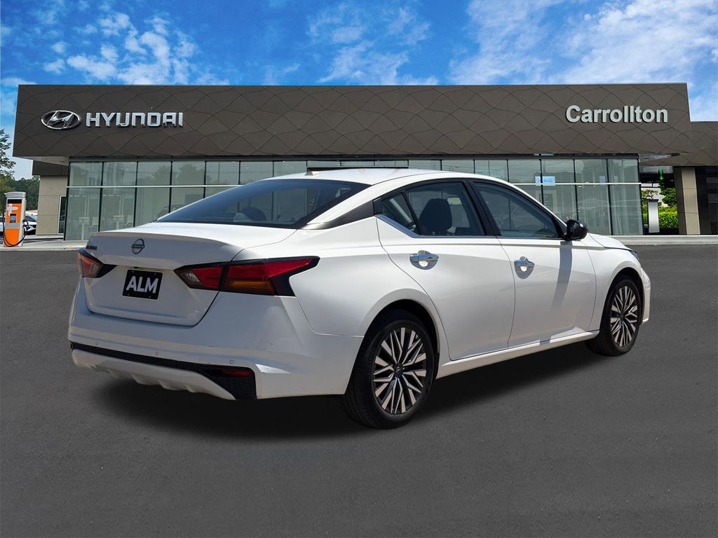 Used 2025 White Nissan 2.5 SV image 5