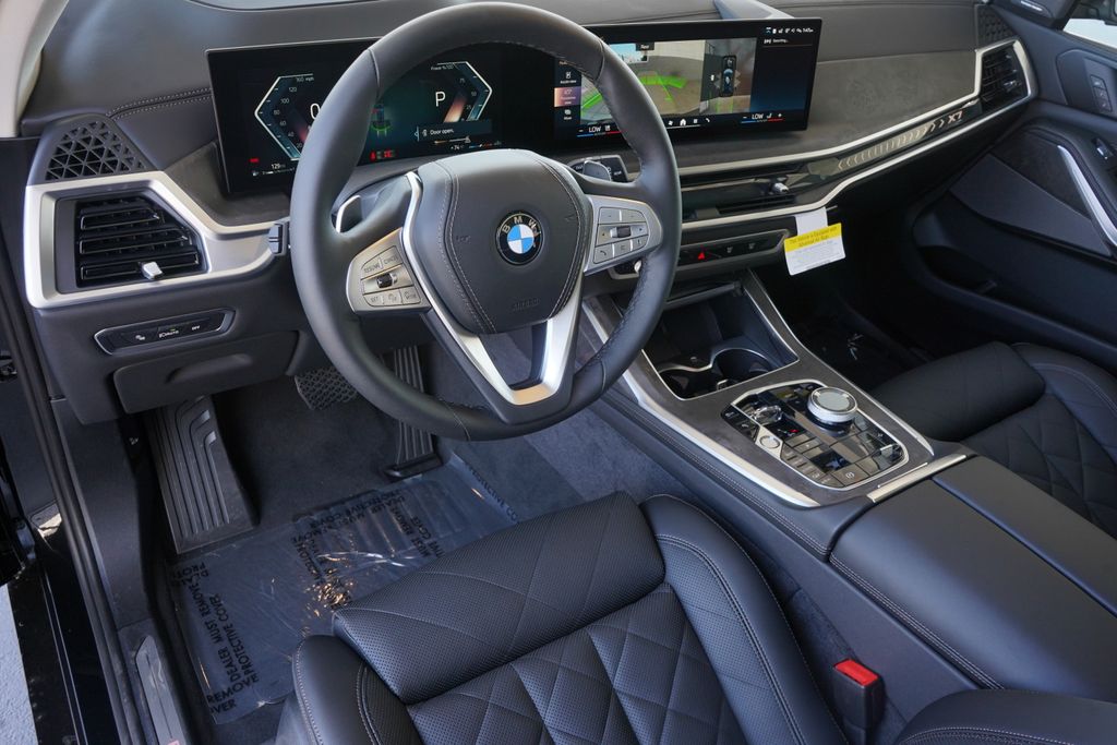 2025 BMW X7 xDrive40i 12