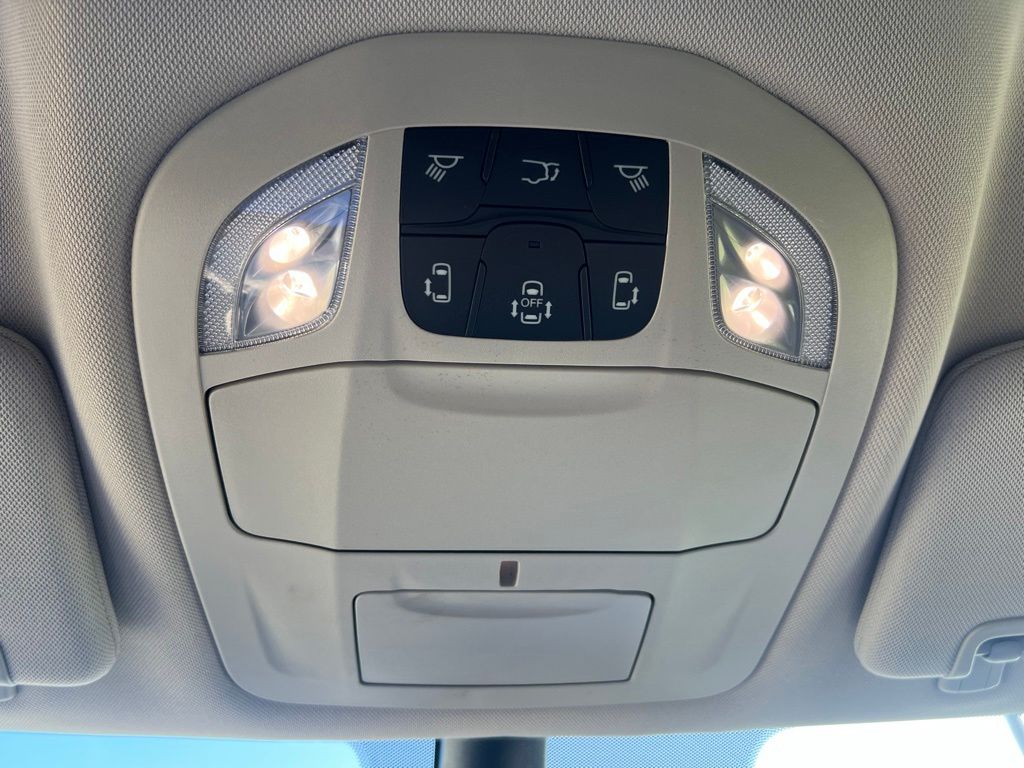 Used 2023 Chrysler Pacifica Van