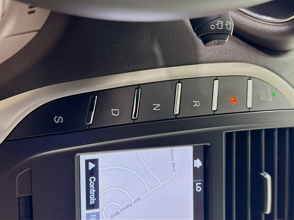 Thumbnail: 2018 Lincoln MKC - 17