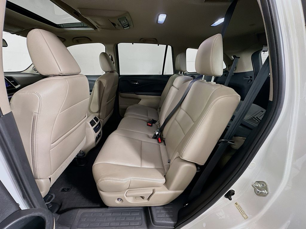 Thumbnail: 2016 Honda Pilot - 24