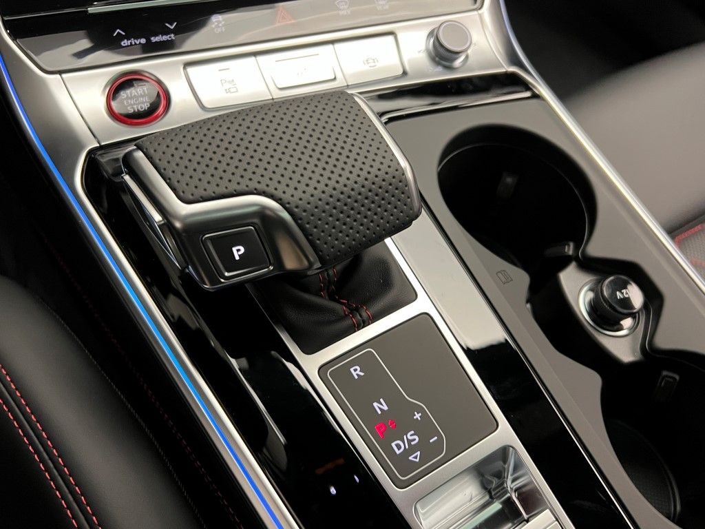 Thumbnail: 2026 Audi RS 6 - 32