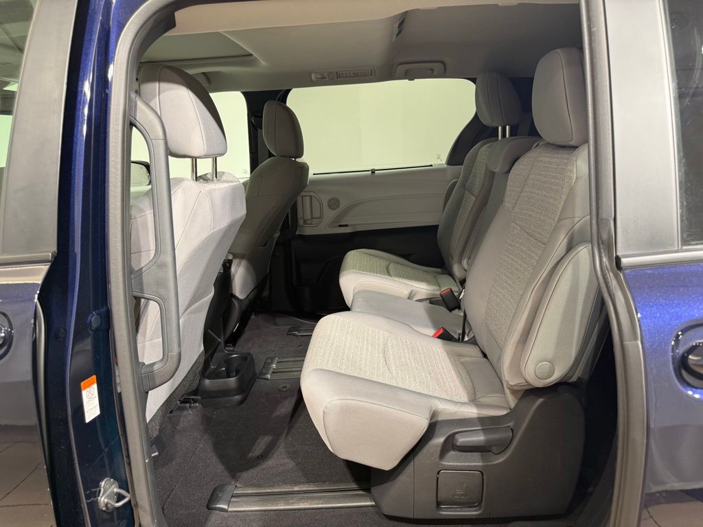 Thumbnail: 2025 Toyota Sienna - 20
