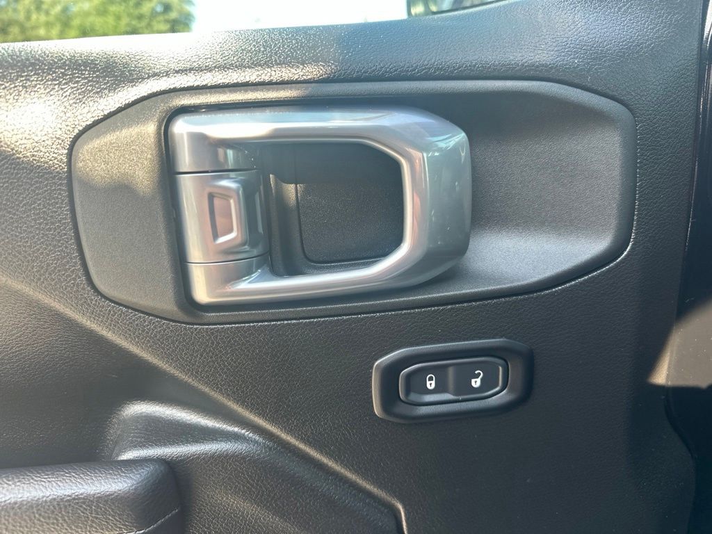Used 2025 Jeep Wrangler SUV