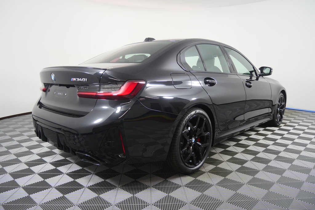 Thumbnail: 2026 BMW 3 Series - 3