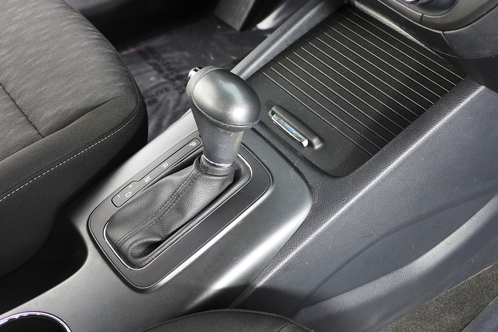 Thumbnail: 2016 Kia Forte - 15