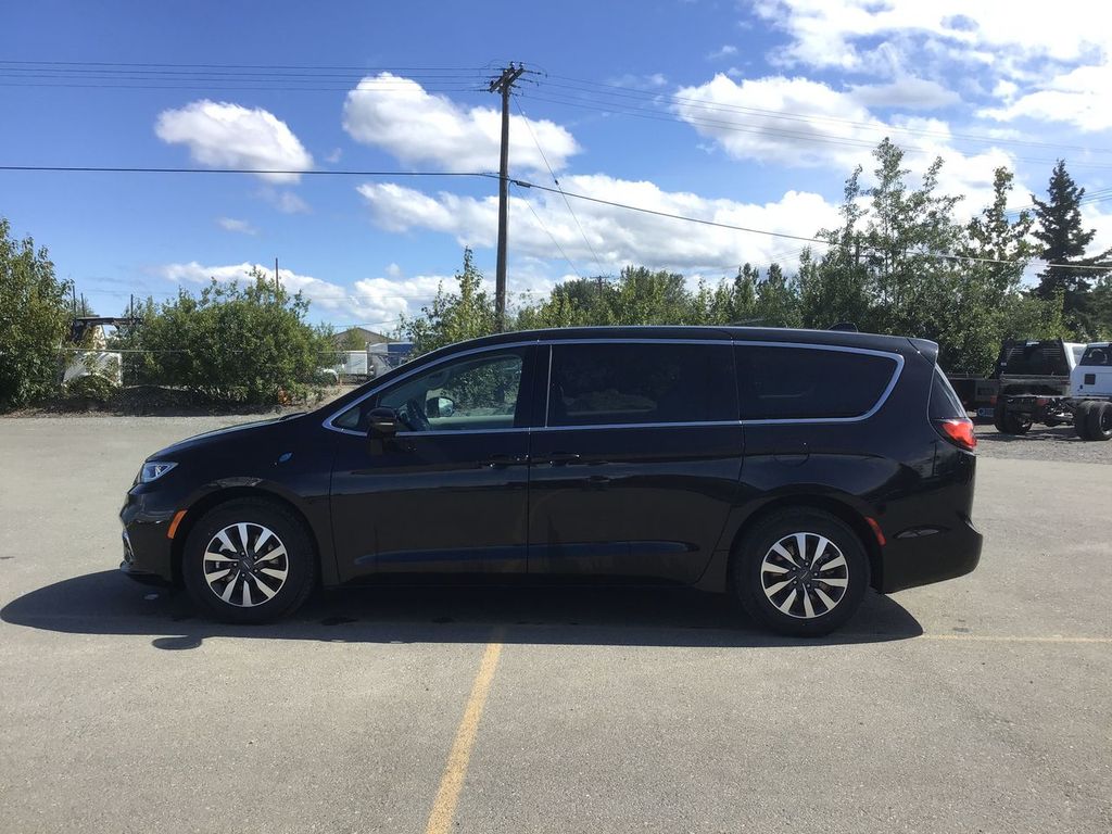 2024 Chrysler Pacifica Hybrid Select