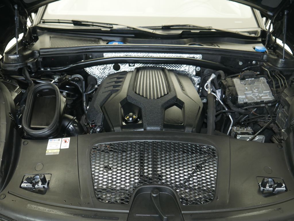 Thumbnail: 2023 Porsche Macan - 12