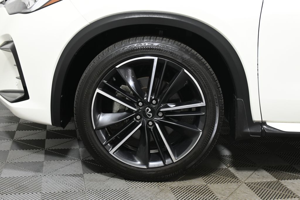 2022 INFINITI QX55 Essential 10