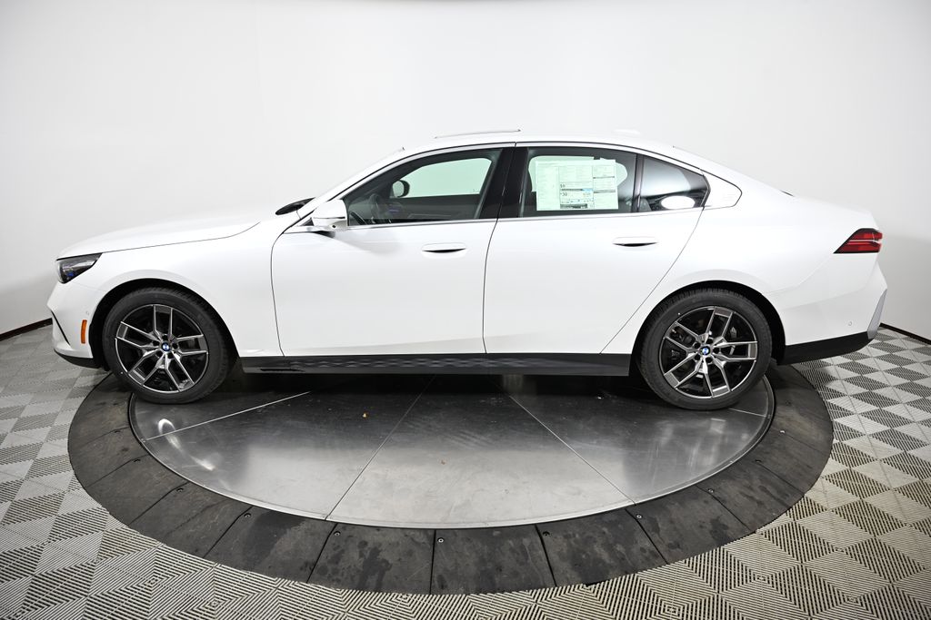 Thumbnail: 2026 BMW 5 Series - 2