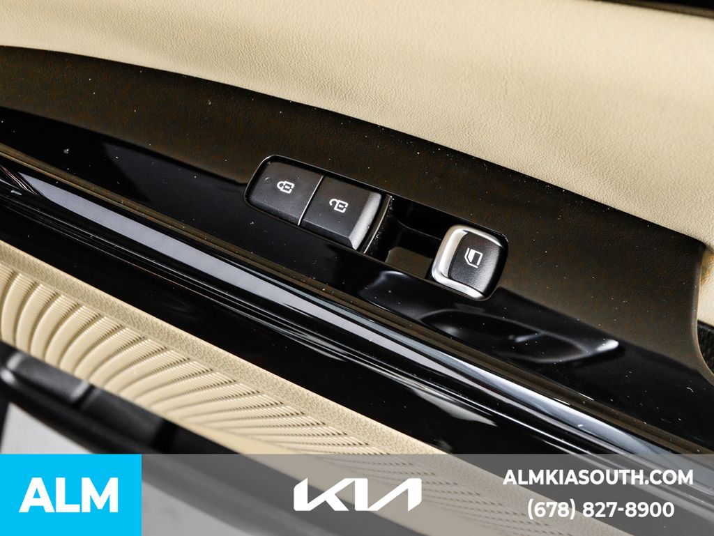 2024 Kia Carnival EX photo 40