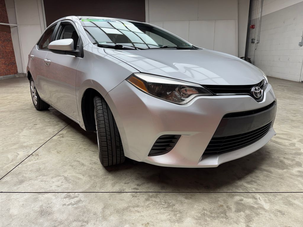 Used 2016 Silver Toyota LE image 5
