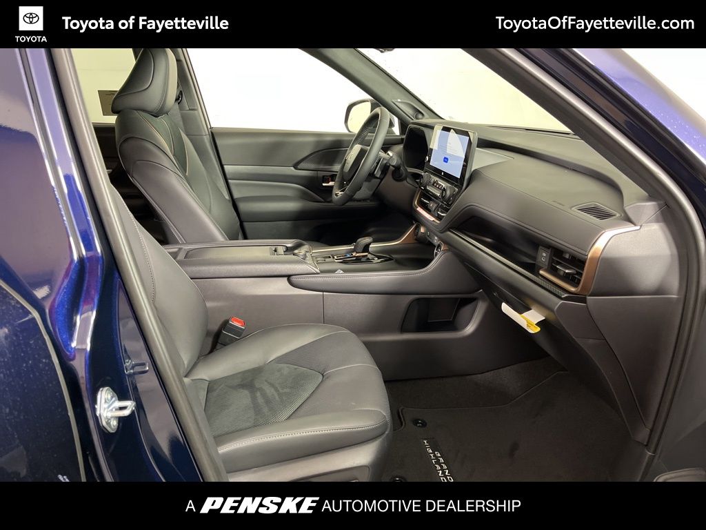 Thumbnail: 2026 Toyota Grand Highlander - 8