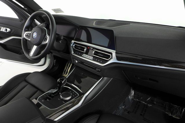 2022 BMW 3 Series 330e iPerformance 13