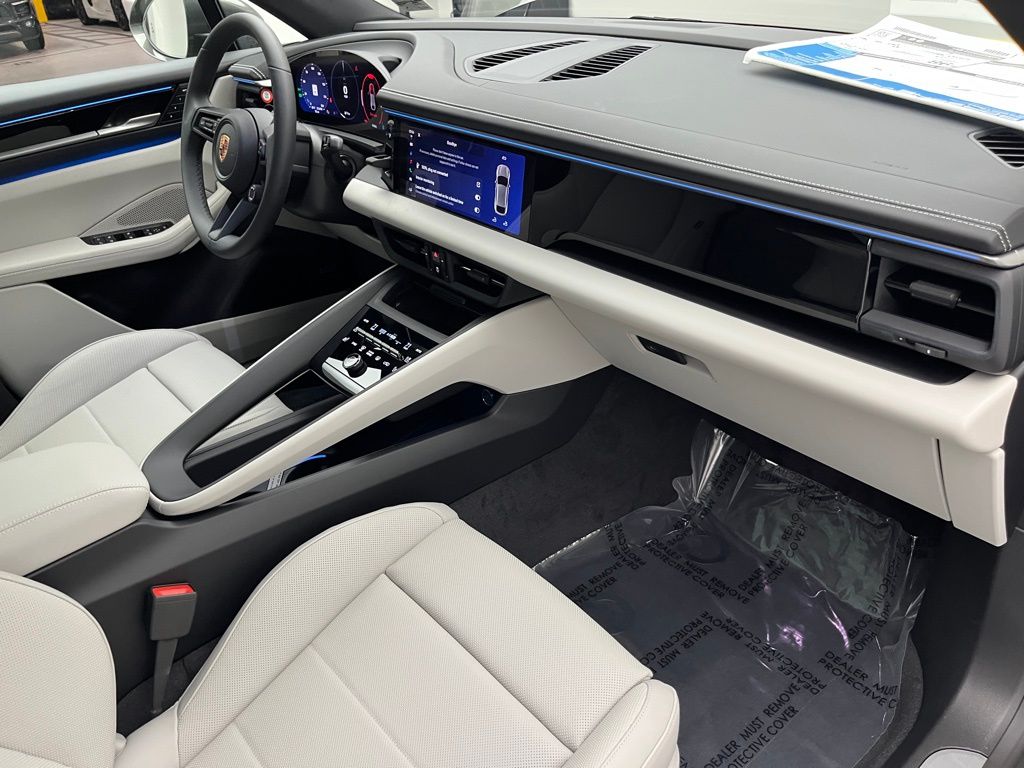 Thumbnail: 2025 Porsche Macan - 28