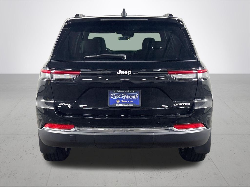 2025 Jeep Grand Cherokee Limited photo 3