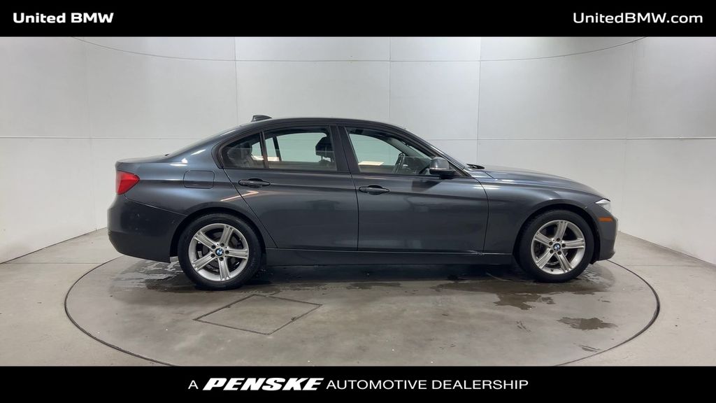 Thumbnail: 2013 BMW 3 Series - 9