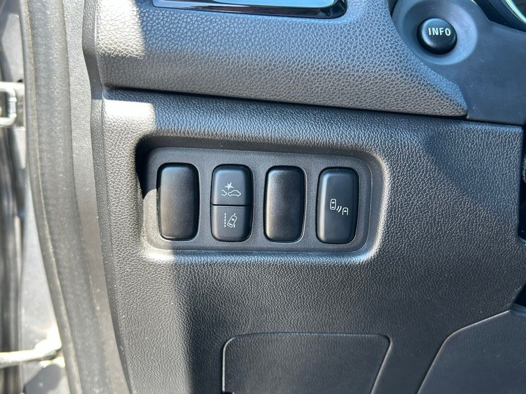 Used 2021 Gray Mitsubishi 2.0 SE image 19